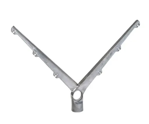 [0130066] Aluminium dubbele arm 45° Ø 60 mm rond profiel 2 × 3 draden – prikkeldraadhouder/puntdraadkop 2 x 3-draads RAL 6005 Groen